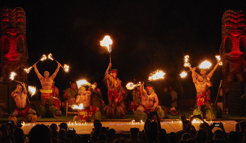 dancers-at-chiefs-luau